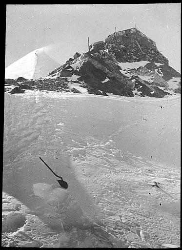 Mont Blanc : le rocher des Bosses et le refuge Vallot