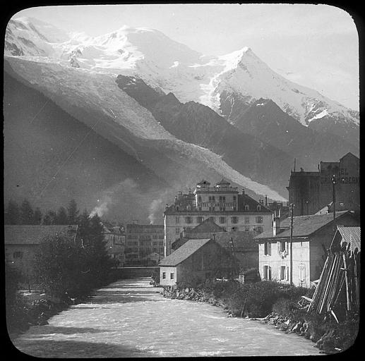 Sur les bords de l'Arve, l'hôtel d'Angleterre et quelques maisons