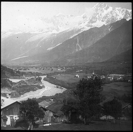 La vallée de Chamonix au-dessus des Houches