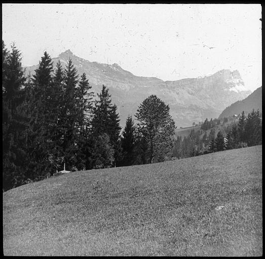 Désert et pointe de Platé vus du village