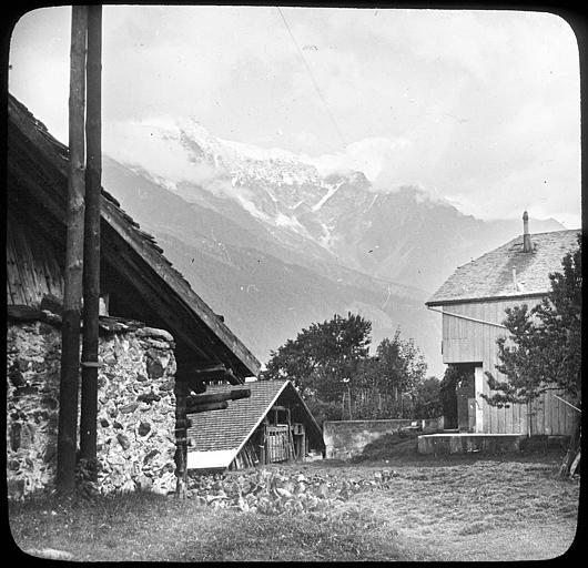 Le Dôme de Miage surplombant le village
