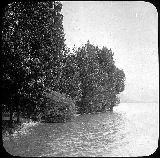Les bords du lac d'Annecy