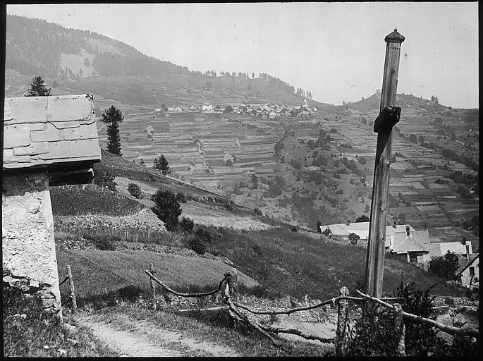 Vue générale du village d'Albanette