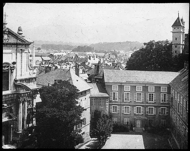 Vue prise de la Tour des Archives