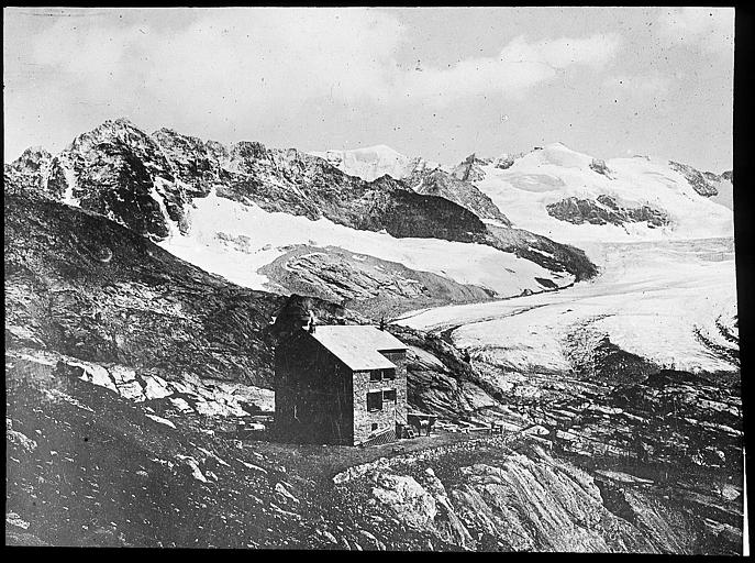Le chalet-hôtel des Evettes au pied du glacier