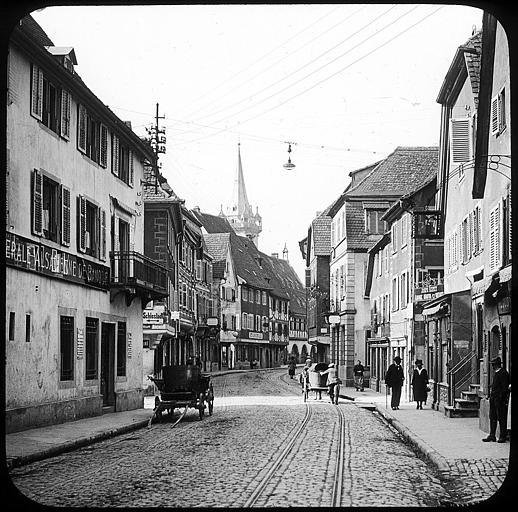 Voitures à cheval et ligne du tramway