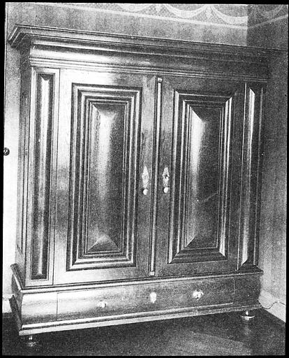 Armoire du 18e siècle (1ère moitié)