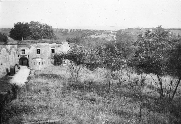 La Miotte ; au fond, le fort de la Justice