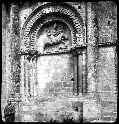 Tympan latéral, détail de la façade ouest