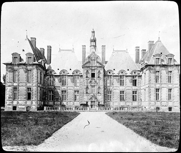 La façade du château