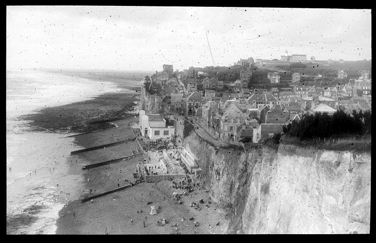 Vue générale de la ville et de la plage