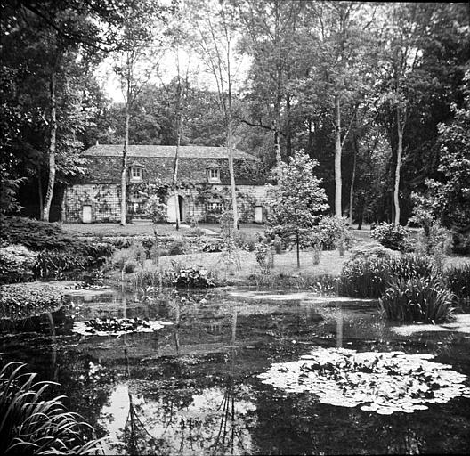 Pavillon dans le parc