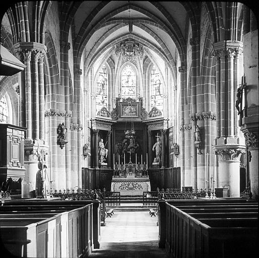 Intérieur, le choeur et l'autel