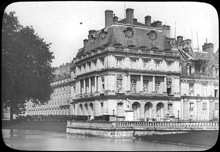 Travaux sur la toiture du pavillon d'angle de la cour d'Ulysse