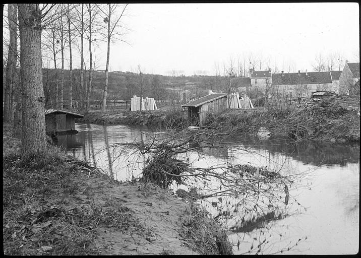 Cabanes sur les bords du Grand Morin
