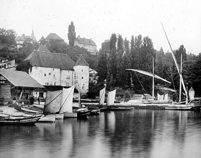 La gare du funiculaire et le port