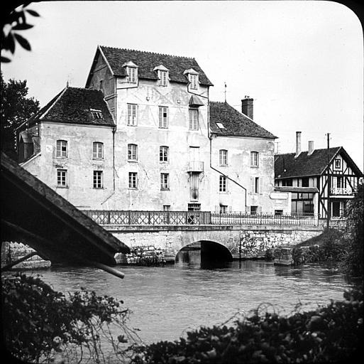 Façade sur le pont