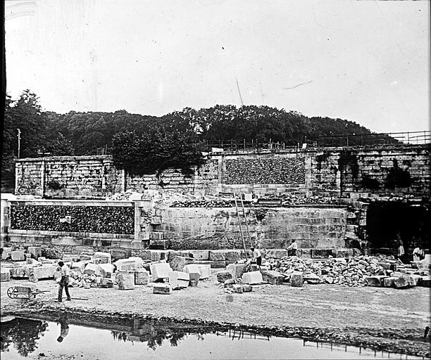 Travaux de restauration sur l'abreuvoir