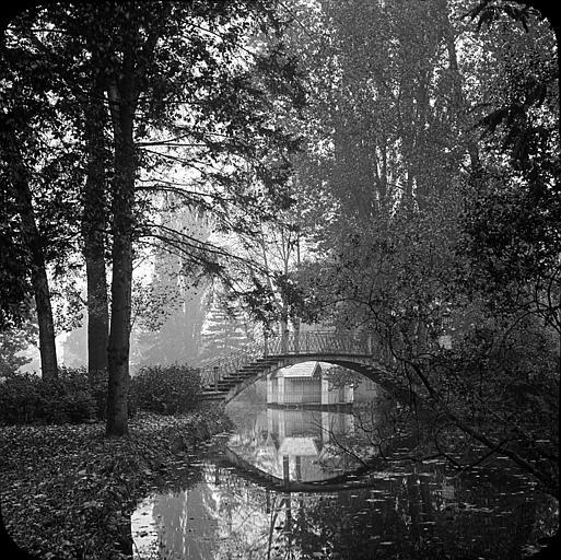 Passerelle sur le lac