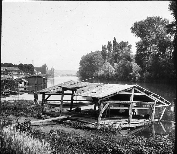 Vieux lavoir sur la Seine