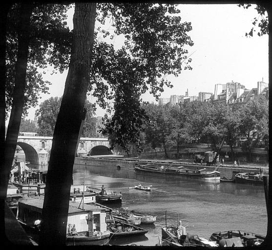 Péniches sur la Seine