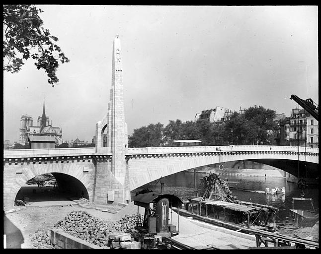 Travaux de pavage sur le quai