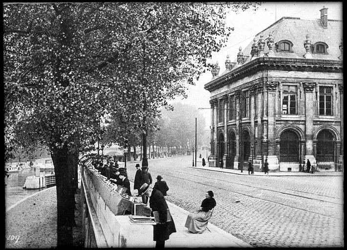Les bouquinistes sur le quai Malaquais