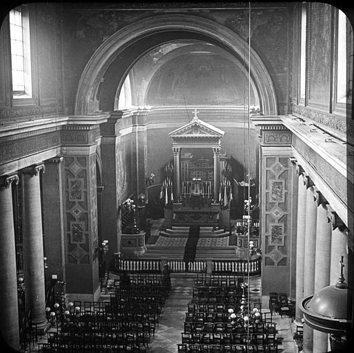 Vue plongeante de la nef et du choeur