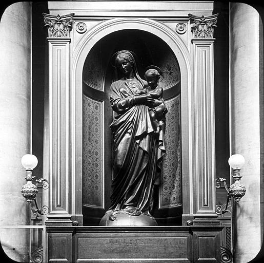 Intérieur, statue de la Vierge