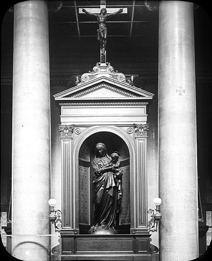 Intérieur, statue de la Vierge, vue d'ensemble de la composition