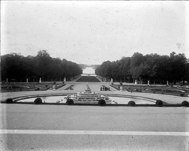 Vue perspective du bassin de Latone, du Tapis-Vert et du canal