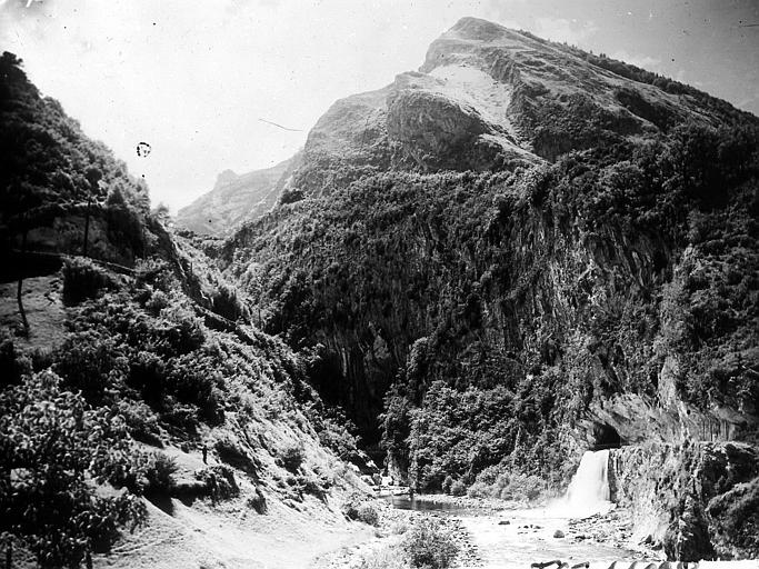 La source de l'Aspe près d'Eaux-Bonnes