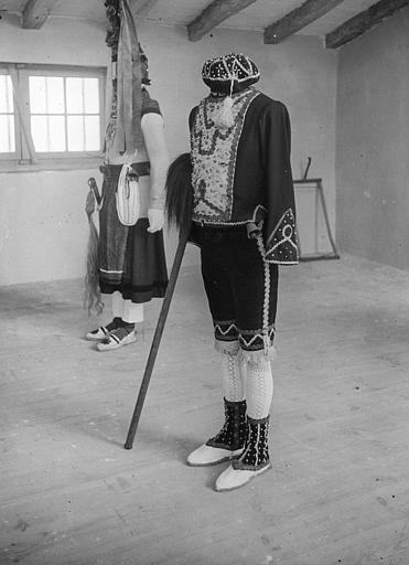 Salle de la danse, costume traditionnel