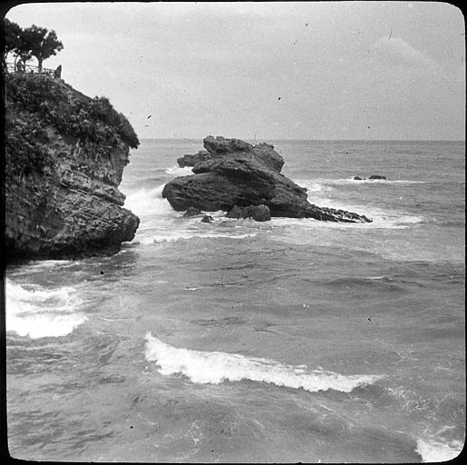 Rochers dans l'anse de Port-Vieux