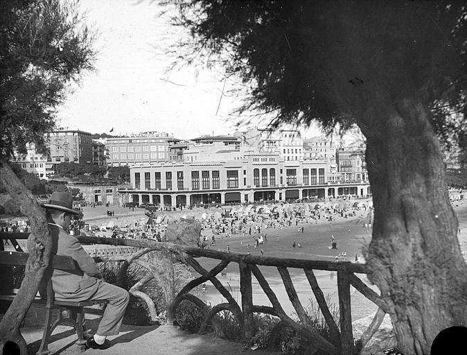 La Grande Plage et le casino vus d'un promontoire