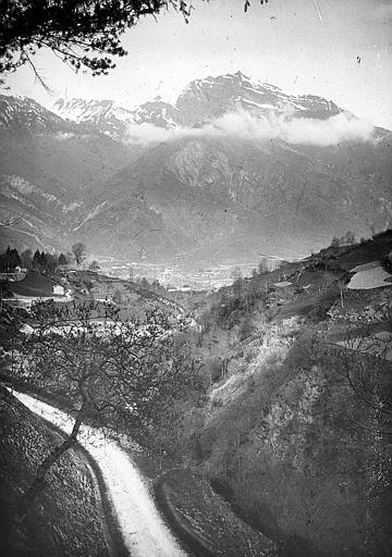 La ville au pied des Sept Monts