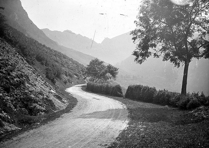La route d'Argelès au col de Tortes