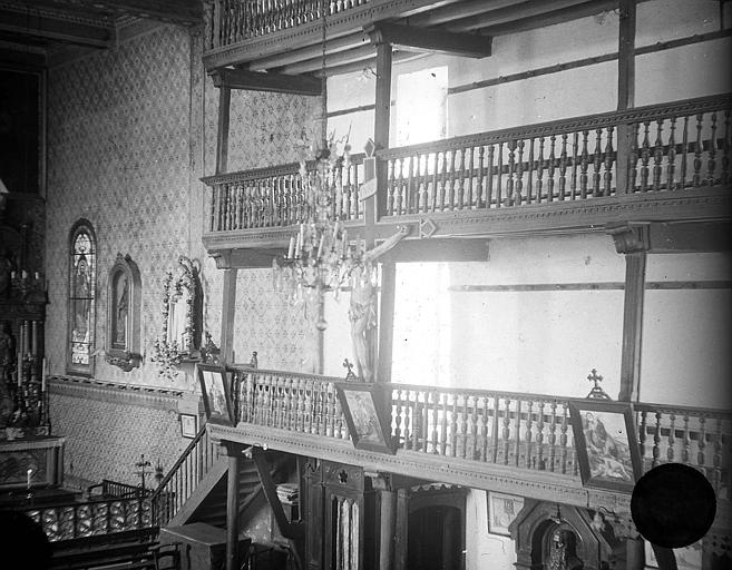 Intérieur, les tribunes
