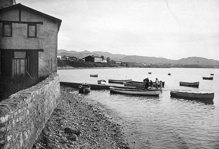 Une famille basque et sa barque