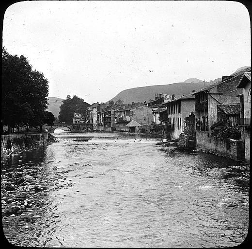 Maisons donnant sur le lèz