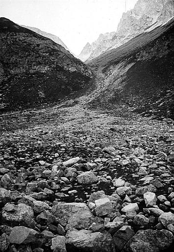 Col d'Arrailhé, sur le chemin des lacs d'Estom-Soubiran