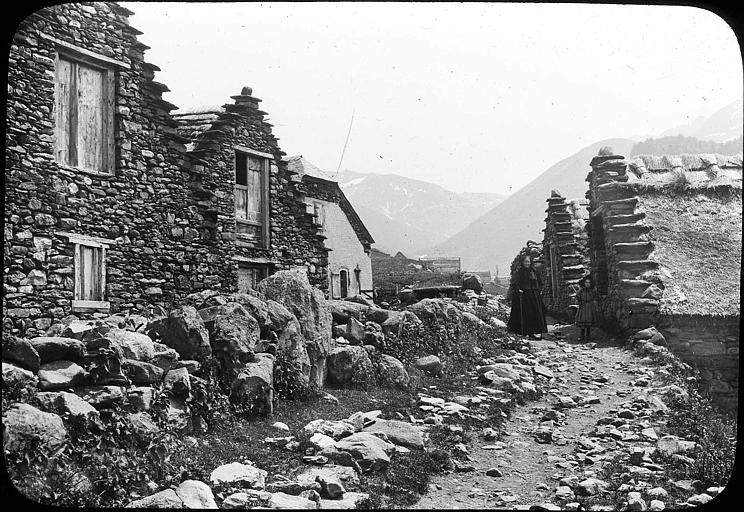 Maisons d'Aygat, dans la vallée du Bastan