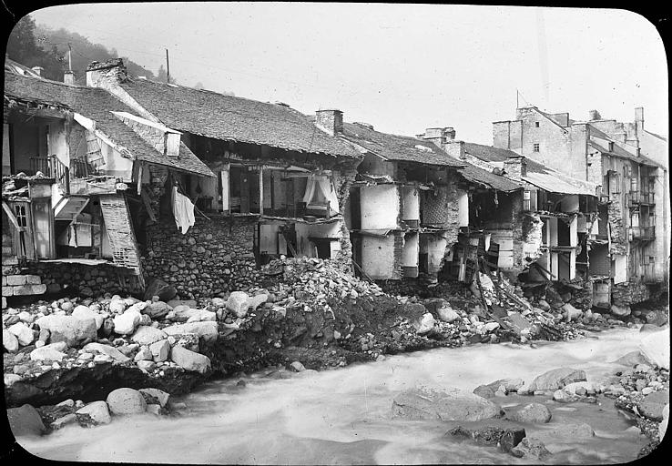 Maisons écroulées sur le Bastan
