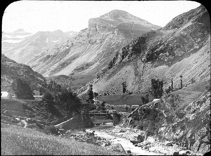 Sur la route de Gavarnie, le Casque vu de plus haut que le Chaos