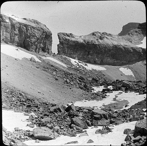 Vue générale de la brèche de Roland