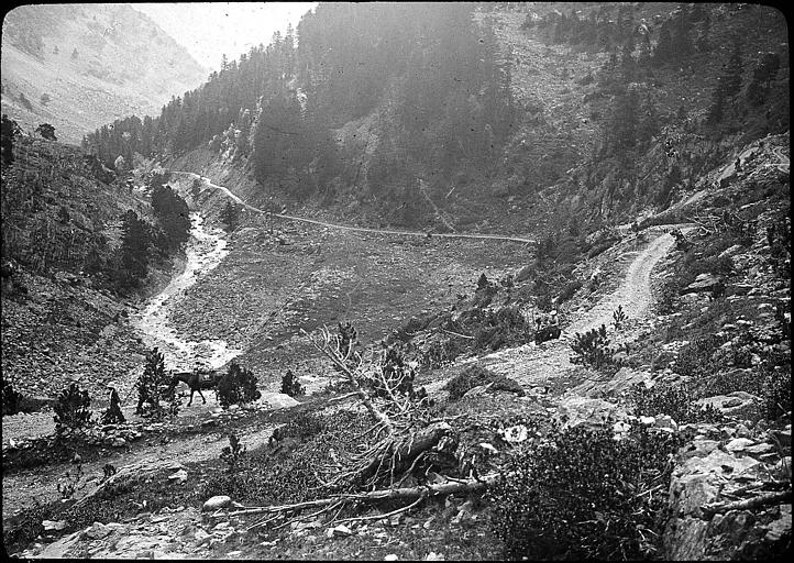 Randonneurs à cheval au val de Couplan