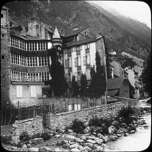 Façade donnant sur le Gave
