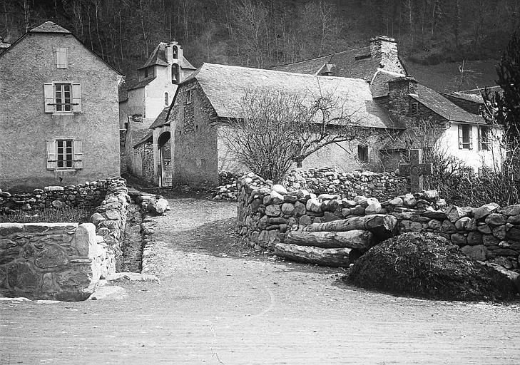 Maisons entourant l'église
