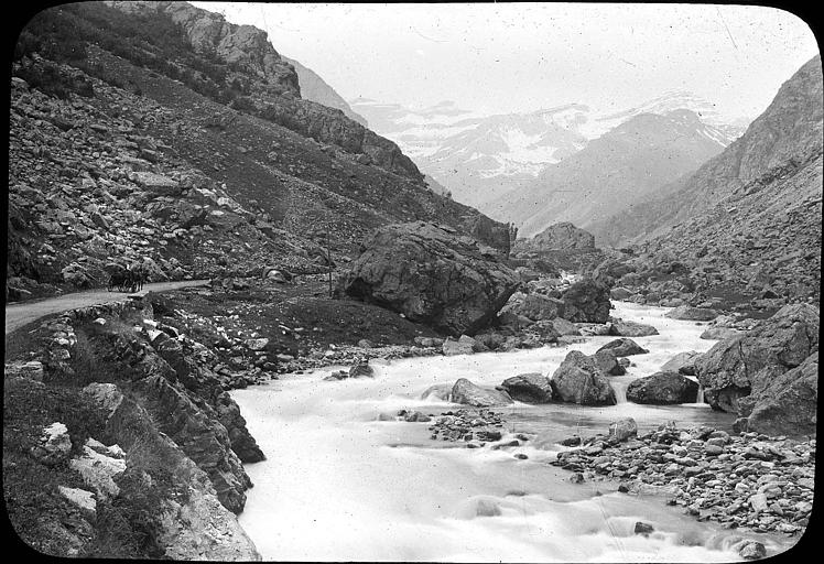 Gorge de Gavarnie : le Gave et la route