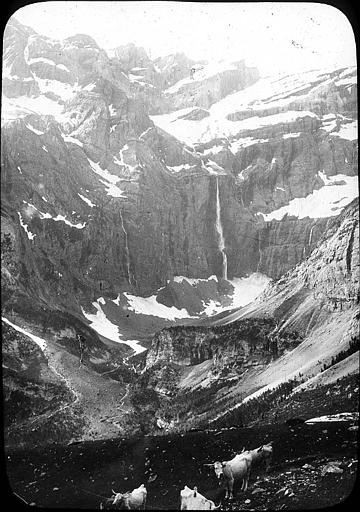 Cirque de Gavarnie : vue prise sur le chemin de Boucharo
